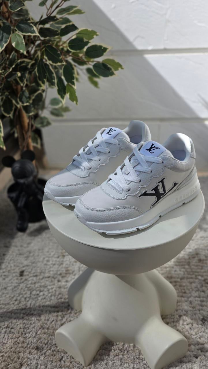 LV SNEAKERS