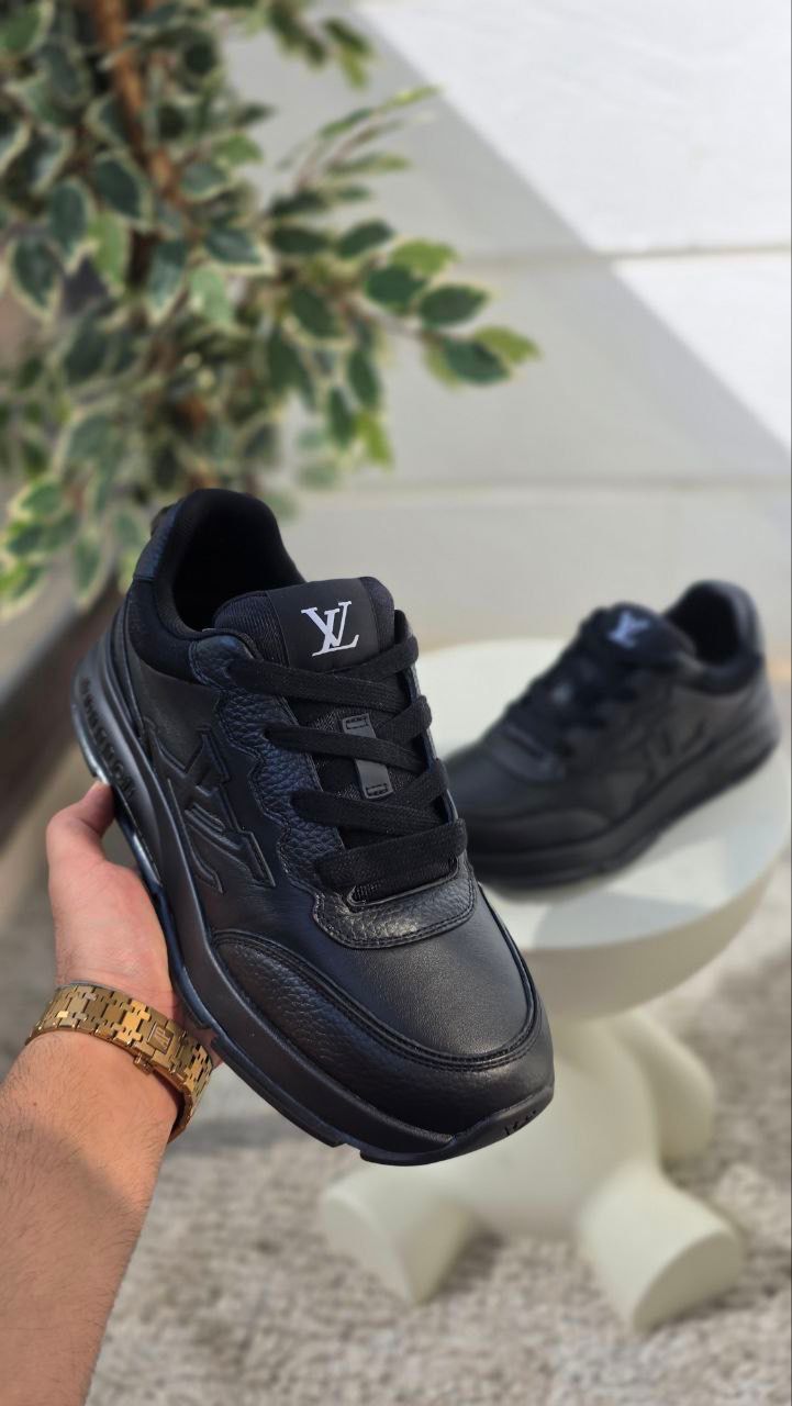 Louis Vuitton Sneaker – All Black Edition