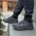 Hoka Clifton 9 (Black / Black)