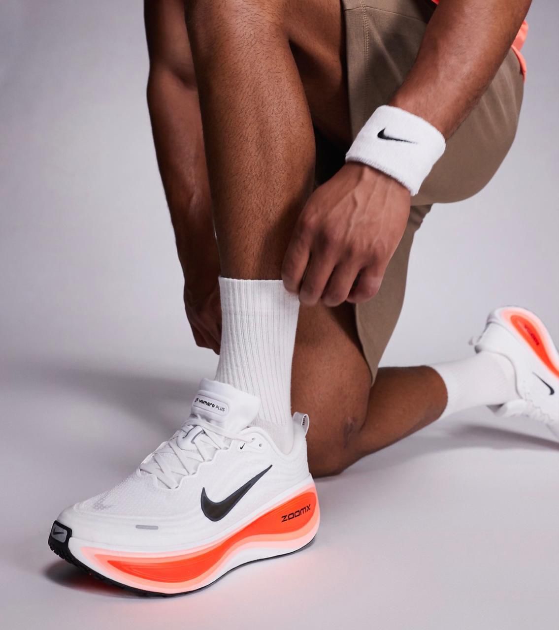Nike ZoomX Vomero Plus / Invincible 4 (White/Total Orange)