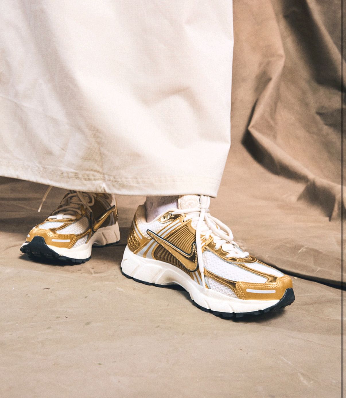 Nike Zoom Vomero 5 (Metallic Gold/White)