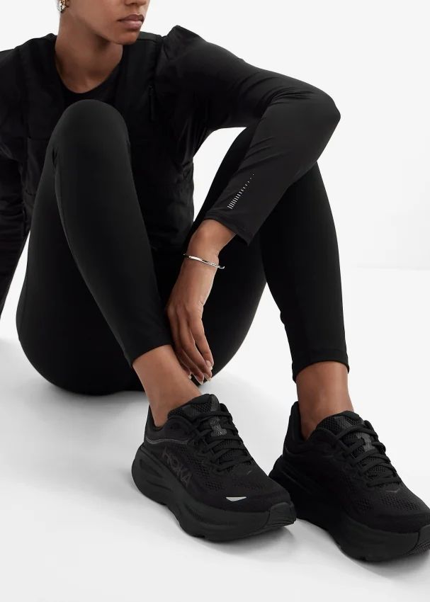 Hoka Clifton 9 (All Black)