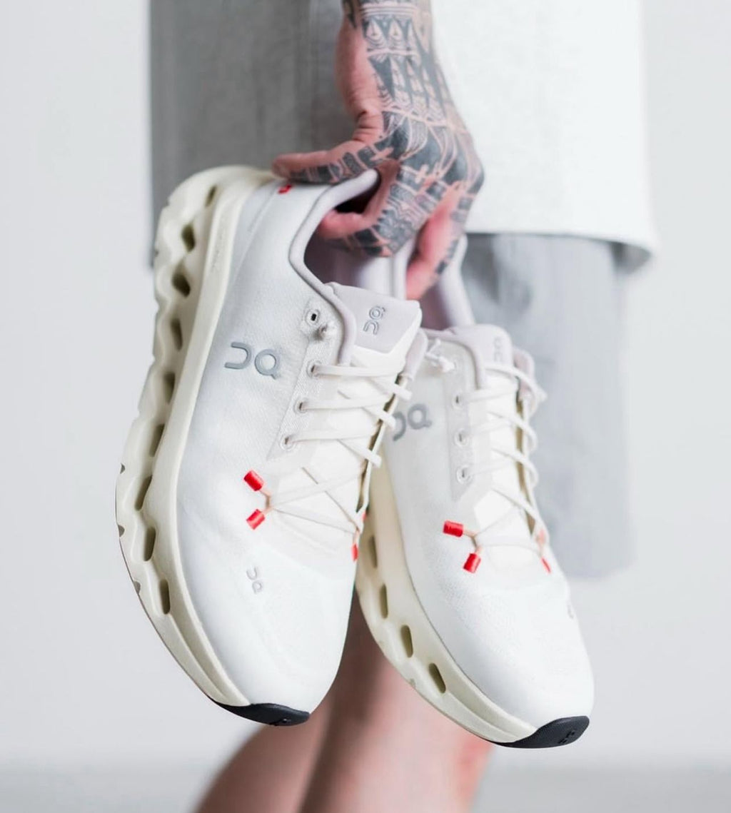On Cloudsurfer (White/Sand)