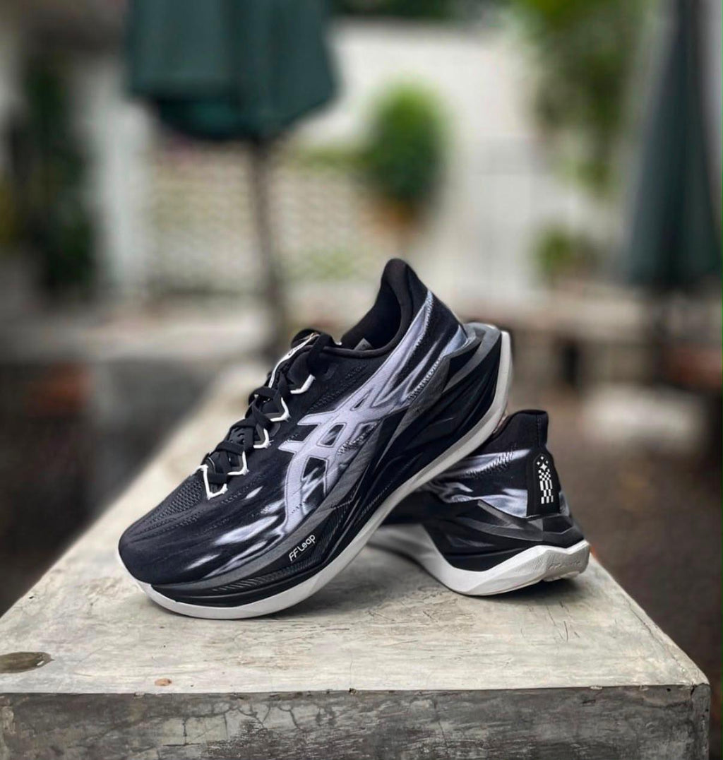 Asics Superblast 2 Running Shoe (Black / Grey / White)