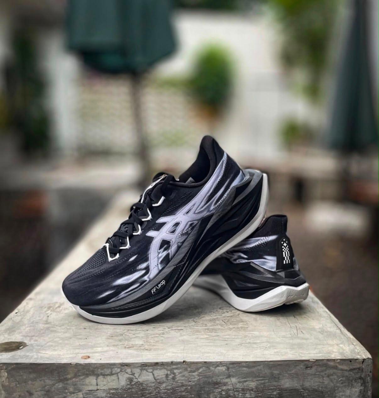 Asics Superblast 2 Running Shoe (Black / Grey / White)