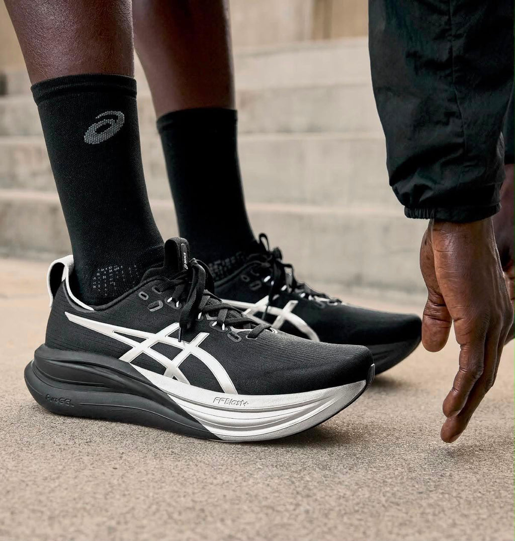 Asics Gel-Nimbus 26 Running Shoe (Black / Pure Silver)
