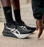 Asics Gel-Nimbus 26 Running Shoe (Black / Pure Silver)